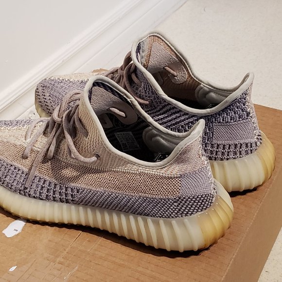 Authentic Adidas 11.5 Yeezy 350 V2 "ASH PEARL" Sneakers W/Tag, Box & Shoe Trees - Picture 3 of 9